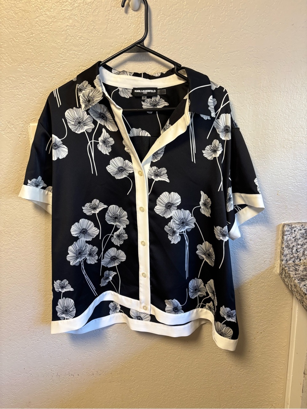 Karl Lagerfeld Black and White Floral Short-Sleeve Button-Down Shirt
